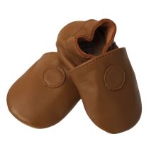 Hellbraune Krabbelschuhe