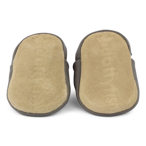 Graue Krabbelschuhe