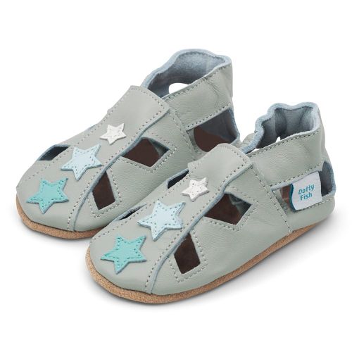 Dotty Fish graue Ledersandalen mit weicher Sohle und blauen Sternen, für Jungen.