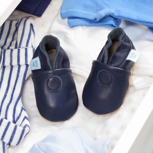 Einfach marineblau Schuhe mit weicher Sohle