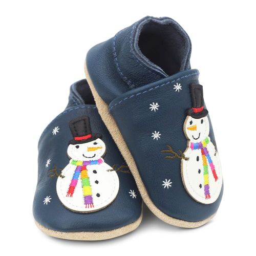  Dotty Fish marineblaue Lederschuhe mit weicher Sohle und weißem Schneemann mit schwarzer Mütze und gesticktem Regenbogentuch für Kleinkinder.