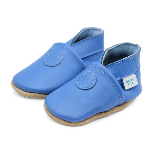 Schlichte blaue Schuhe mit weicher Sohle