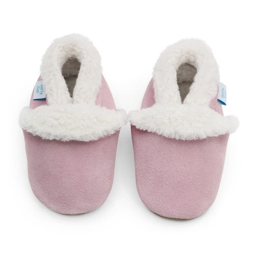 Dotty Fish Baby- und Kinderpantoffeln mit weicher Sohle und Fleece-Futter aus rosa Wildleder.