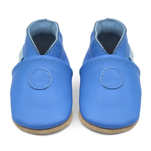 Schlichte blaue Schuhe mit weicher Sohle