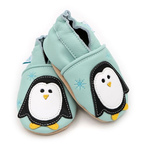 Dotty Fish mintgrüne Lederschuhe mit weicher Sohle und weißem und schwarzem Pinguin-Motiv für Kinder.