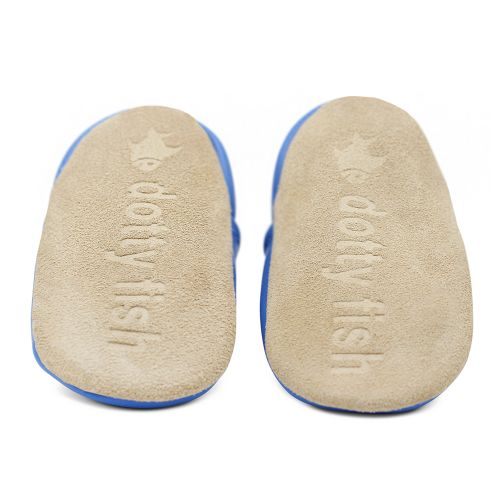 Schlichte blaue Schuhe mit weicher Sohle