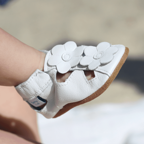 Sandalen - weiß mit Blumen
