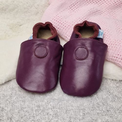 Schlichte traubenfarbe Schuhe mit Gummisohle