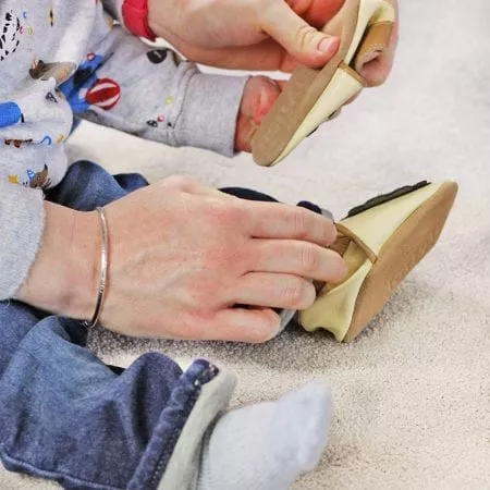 Wie Sie die Füße Ihres Kindes zuhause messen können