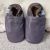 Schlichte graue Schuhe mit Gummisohle