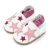 Weiße Dotty Fish Lauflernschuhe aus Leder mit weicher Sohle, rosa Knöchelrand und rosa Sternen.
