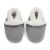 Baby- und Kinderpantoffeln Dotty Fish aus hellgrauem Wildleder mit weicher Sohle und Fleecefutter.
